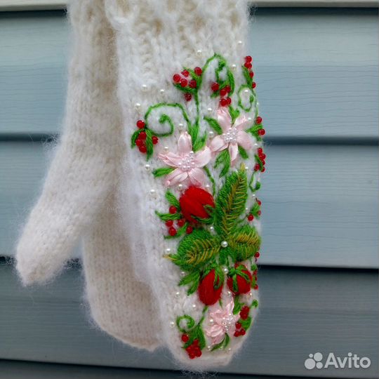 Варежки с вышивкой