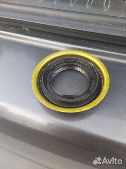 Сальник левого привода