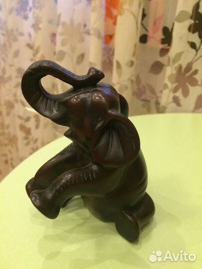 Фигурки слон и верблюд