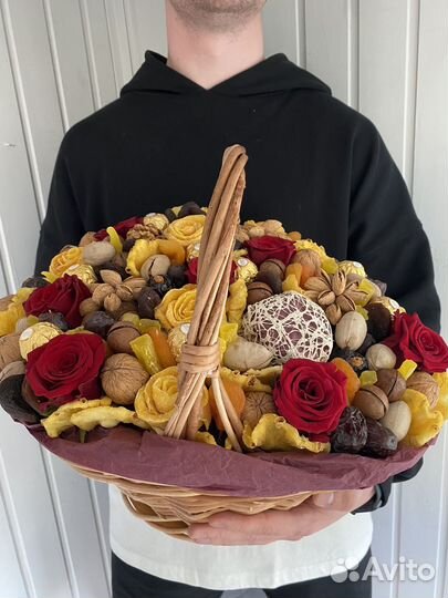 Подарочная съедобная корзина