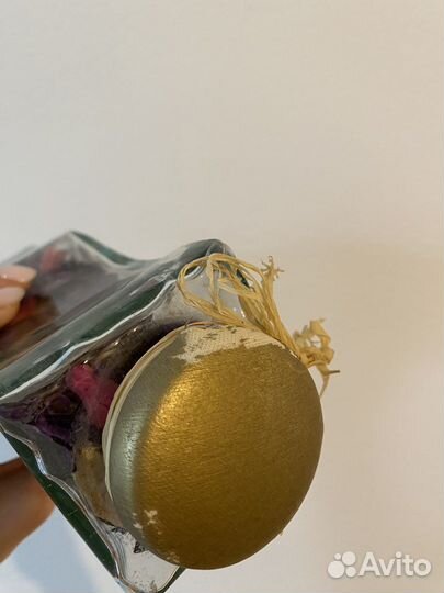 Декор ваза с лепестками розы