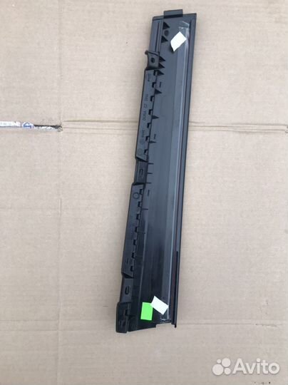 Накладка передней правой двери VW Tiguan