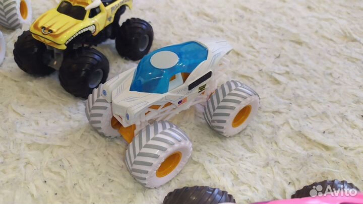 Машинки Monster Jam