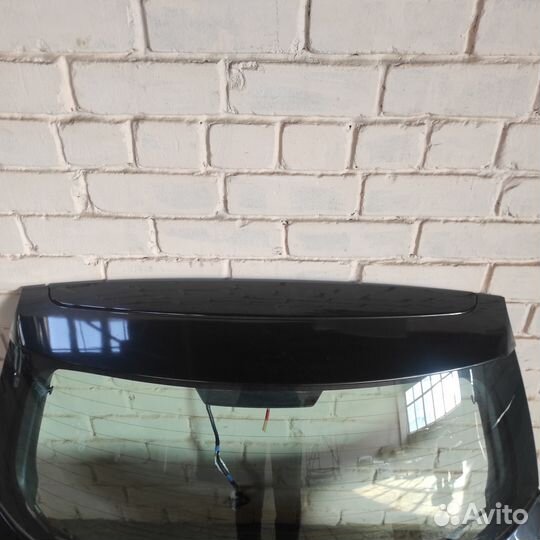 Крышка багажника черная Toyota Auris e150