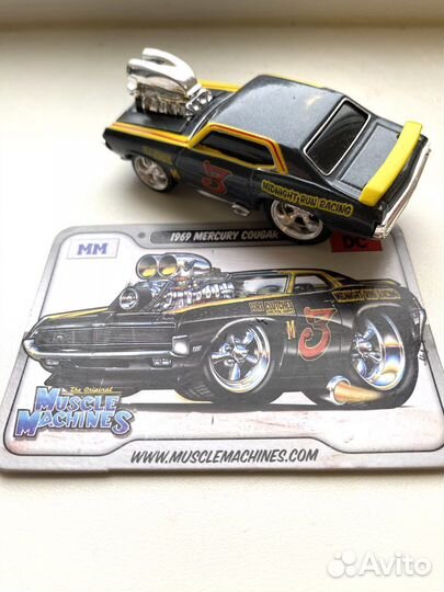 Машинки коллекционные 1:64