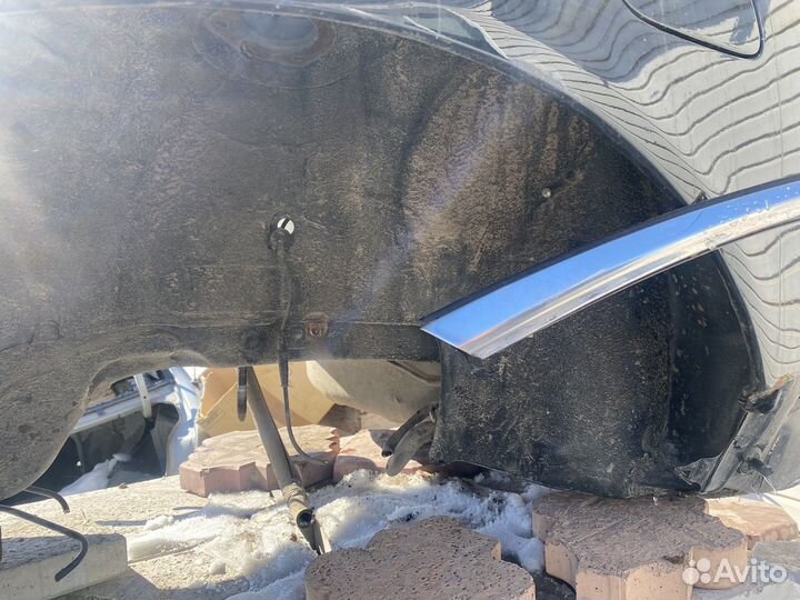 Заднее левое крыло mazda millenia