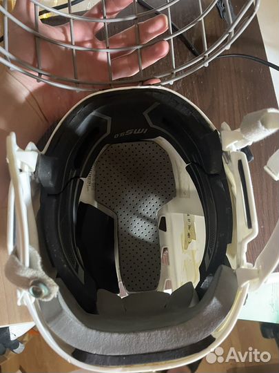 Хоккейный шлем