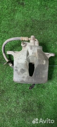 Суппорт тормозной передний правый Toyota Camry