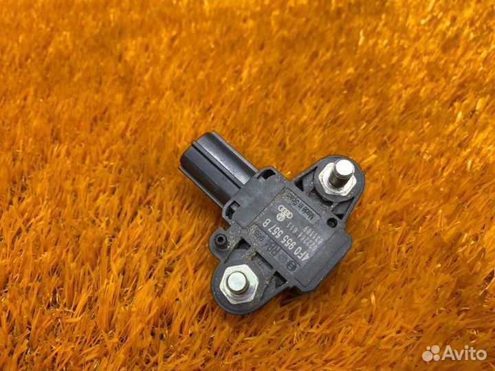 Датчик airbag (удара) передний левый Audi A6