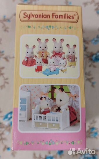 Малыш с кроваткой новый Sylvanian Families