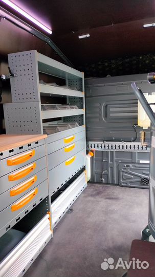 Оснащение фургона автомобиля