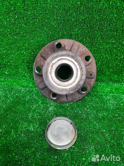 Ступица задняя правая Volkswagen Golf 5 BVY (2.0)