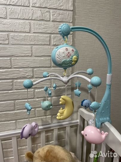 Детская кроватка с маятником и ящиком