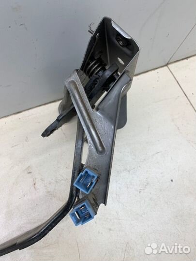 Педаль тормоза Nissan Liberty QR20 2.0 147Л 2002