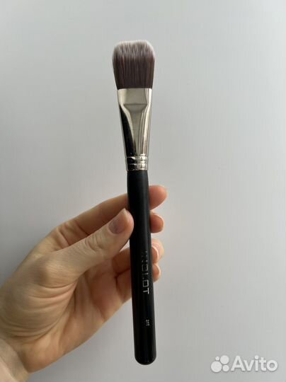 Кисть для макияжа 21T inglot