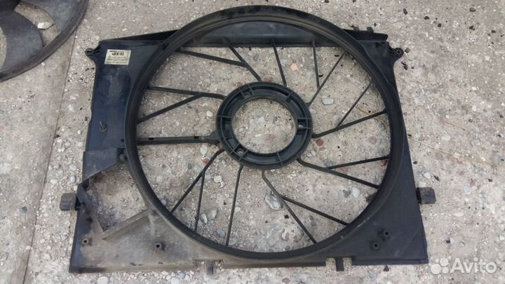 Диффузор радиатора Мерседес 220