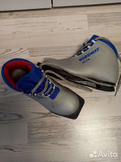 Лыжные ботинки