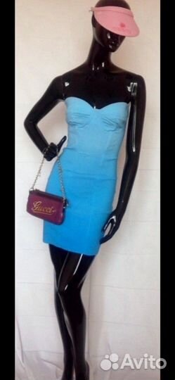 Платье на шнуровке с декольте