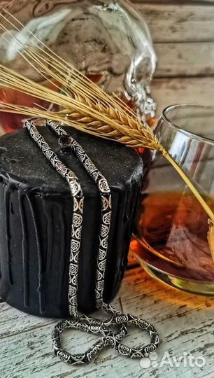 Серебряная цепь с узорами