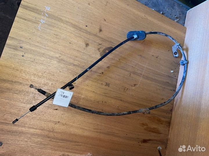 Трос ручного тормоза левый Opel Astra J A16XER