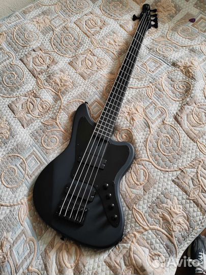 Бас гитара 5 струн Colossus