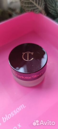 Charlotte Tilbury кремовые тени