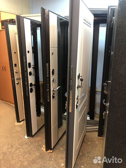 Дверь входная в квартиру