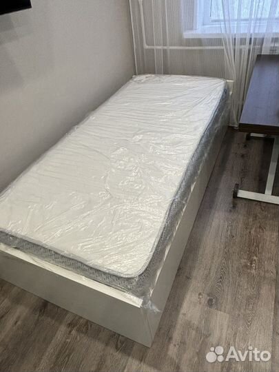 Кровать односпальная с матрасом