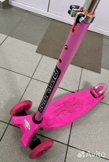 Самокат трехколесный