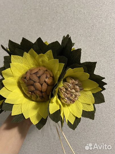 Букет из орехов