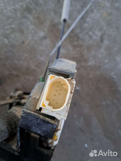 Замок двери задний Range Rover Vogue