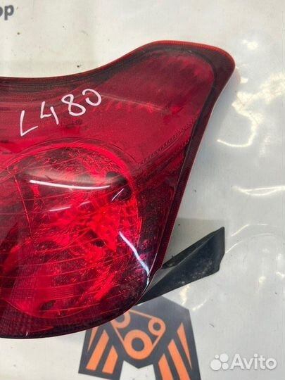 Фонарь задний левый Toyota Avensis 2 250 1zzfe