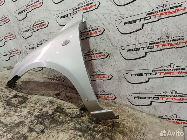 Крыло mazda demio mazda2 DY DY3R DY3W DY5R DY5W D35052211E переднее левое 1 модель серебро, 22R KA94