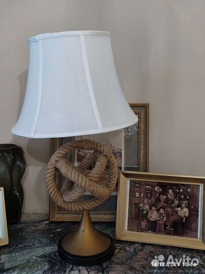 Настольная лампа