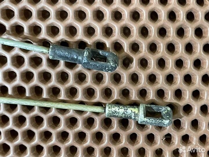 Трос стояночного тормоза задний Mercedes-Benz E320