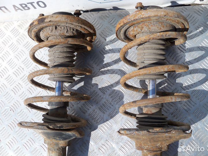 Амортизатор передний Nissan Maxima A32 1995г