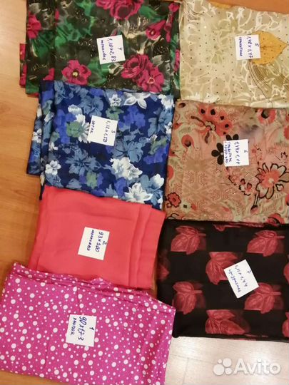Отрезы тканей разных