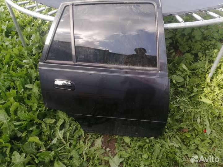 Дверь нехиа правий задний чёрный