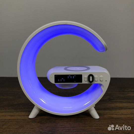 Умная RGB лампа с колoнкой и бeспpoводной зapядкой