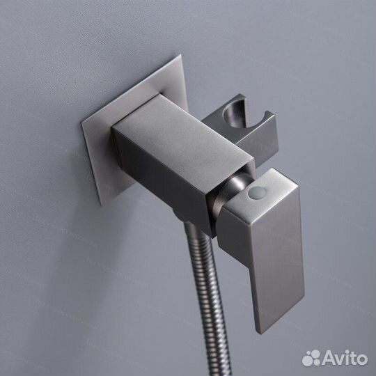 Инсталляция Grohe и унитаз с гигиеническим душем