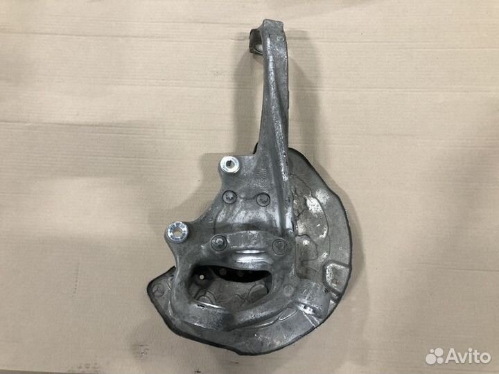 Кулак поворотный передний Mercedes-Benz C-класс AM