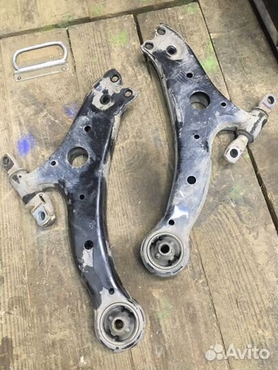 Рычаг передний Toyota Camry 50