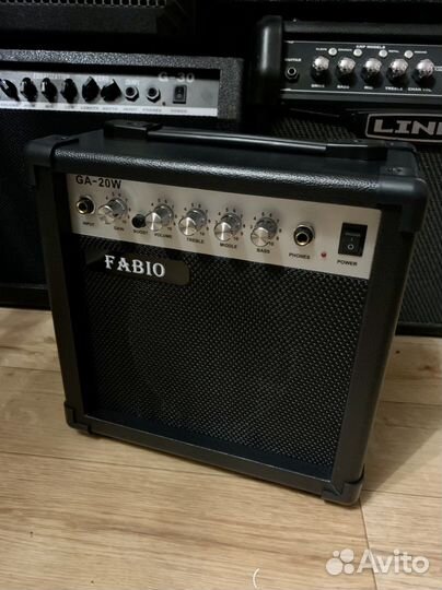 Электрогитара Stratocater + Комбик 20 Ват