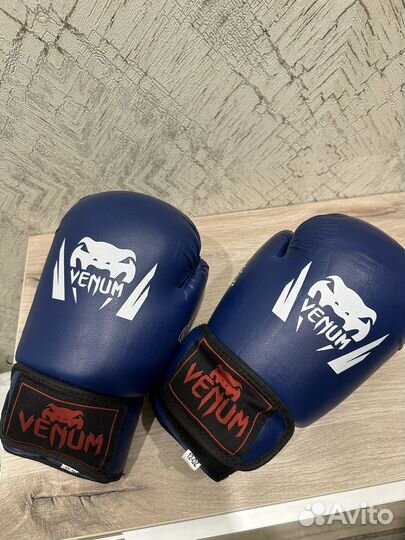 Боксерские перчатки