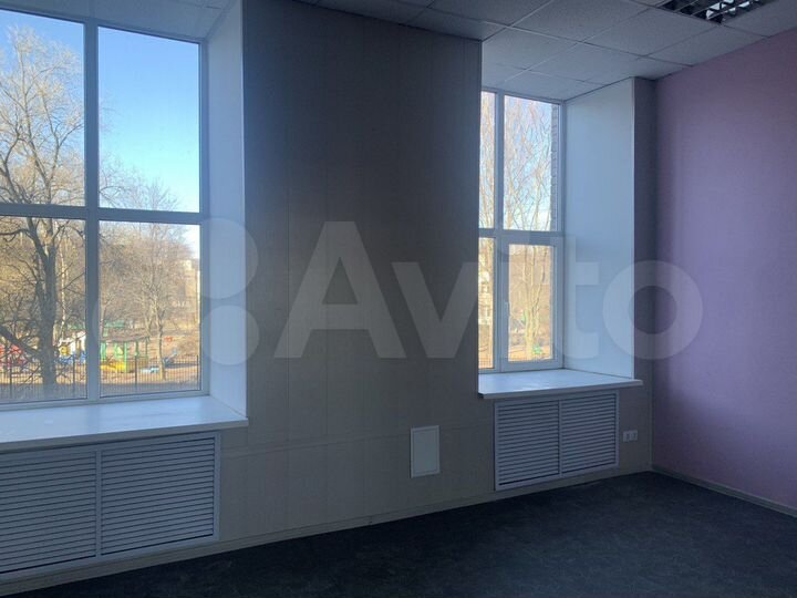 Офис с арендатором, 280.9 м²