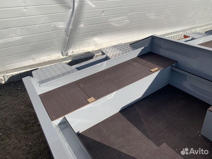 Моторно-гребная лодка bester 390М белая-матовая