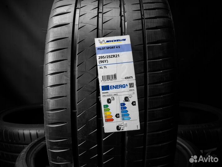 Michelin Pilot Sport 4 S 285/30 R20 и 295/25 R21