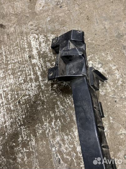 Направляющая левой фары opel insignia дорестайлинг