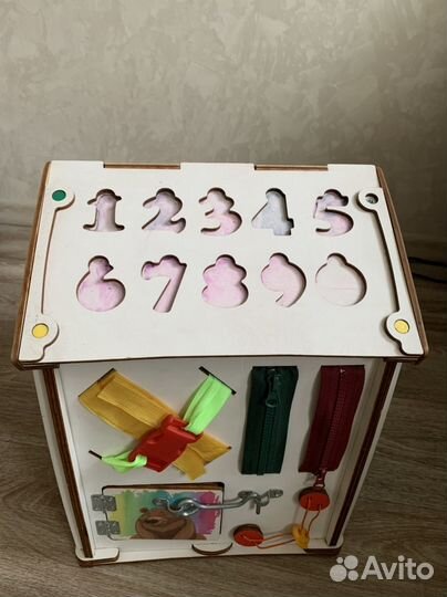 Бизиборд домик