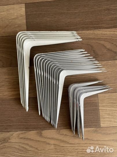 Кронштейн уголок для полок